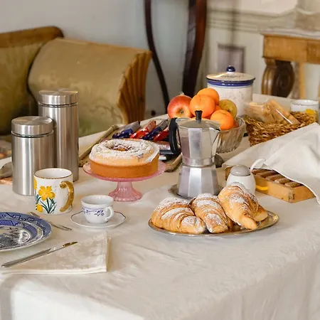 In An 1800s Frescoed With Panoramic Solarium And Historic Park - Mastrangelo Bed & Breakfast Colli del Tronto