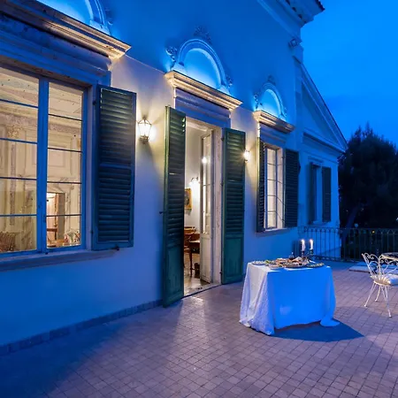 In An 1800s Frescoed With Panoramic Solarium And Historic Park - Mastrangelo Bed & Breakfast