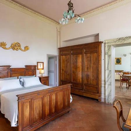 In An 1800s Frescoed With Panoramic Solarium And Historic Park - Mastrangelo Bed & Breakfast