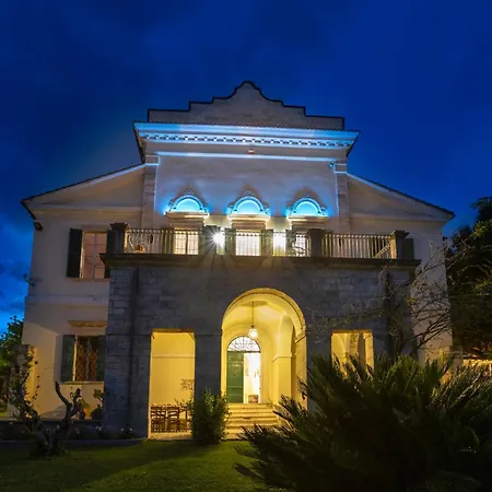 In An 1800s Frescoed With Panoramic Solarium And Historic Park - Mastrangelo Bed & Breakfast *