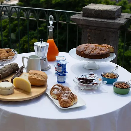 In An 1800s Frescoed With Panoramic Solarium And Historic Park - Mastrangelo *
